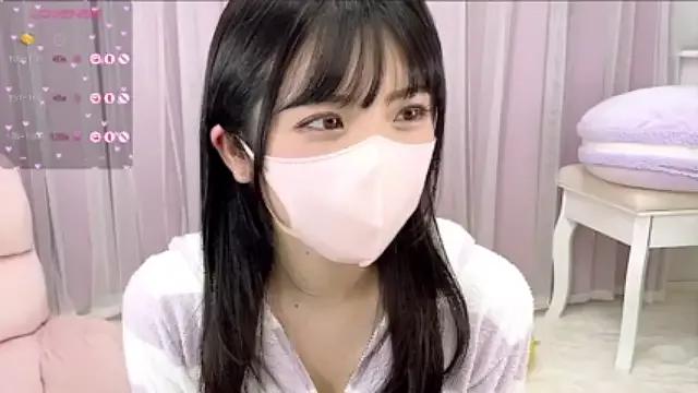 -minami- on StripChat