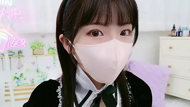 -minami- on StripChat