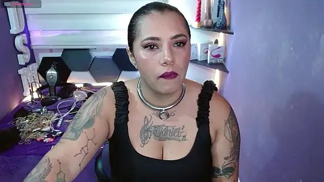 Alexa_Slavehot777 on StripChat