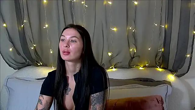 AlexandraBloom on StripChat