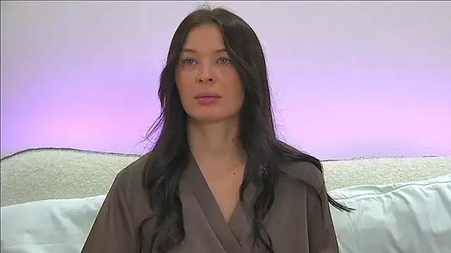 AlexandraBloom on StripChat