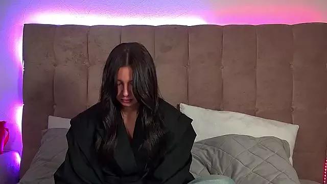 AlexandraBloom on StripChat