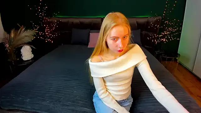 Alina_Blonde on StripChat