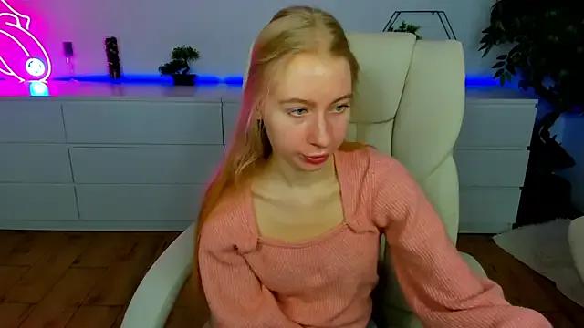 Alina_Blonde on StripChat