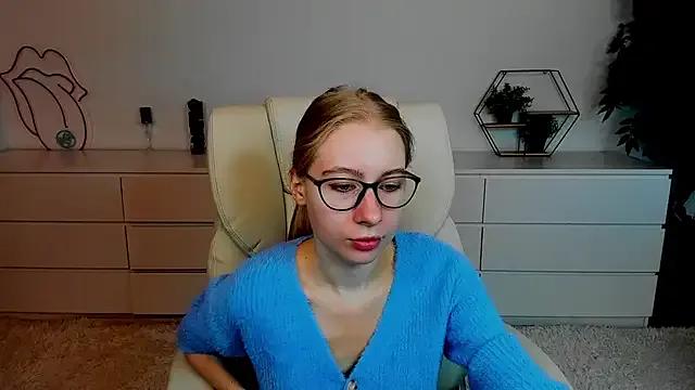 Alina_Blonde on StripChat