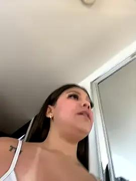 Alyshanon18 on StripChat