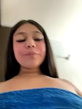 Alyshanon18 on StripChat