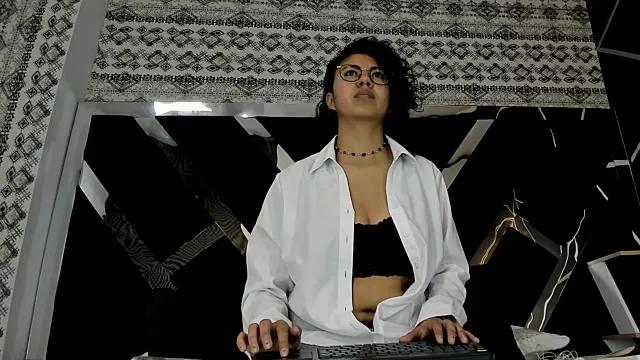 Amareto_ on StripChat