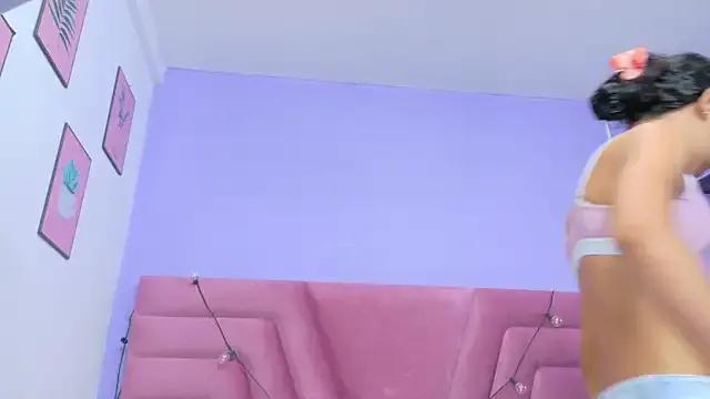 Beautifulskinny18 on StripChat