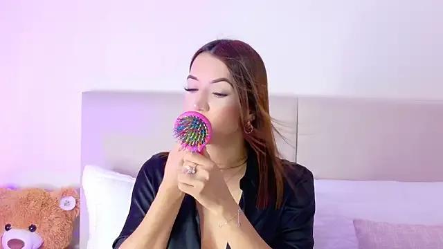 Bella-taylorr on StripChat