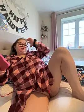 BrattyPrincess-x on StripChat