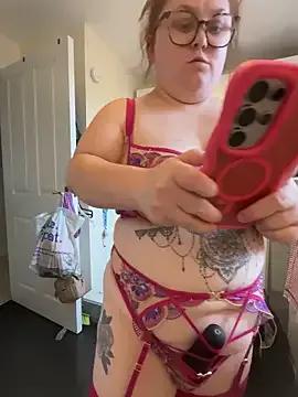 BrattyPrincess-x on StripChat