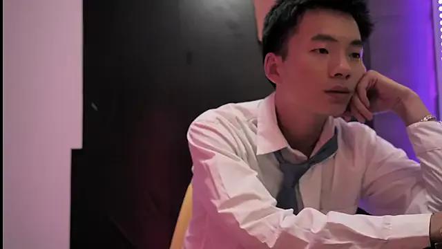 BronzeThickLiam on StripChat