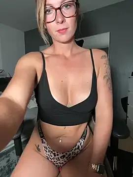 BunnyDiamond1 on StripChat