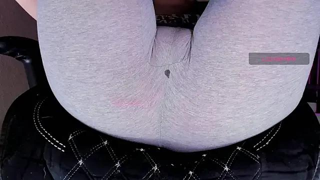 Cameltoe_squirt_inPants on StripChat