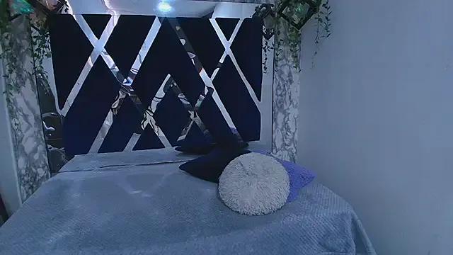 charlotte_bluee on StripChat