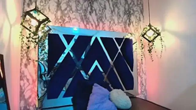 charlotte_bluee on StripChat