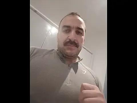 CloudyMuscleBeefy on StripChat