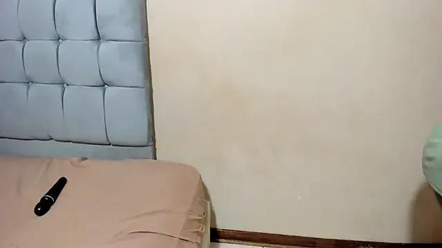 curveAss222 on StripChat