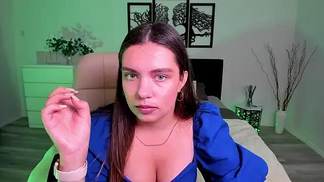 DaniellaLovely on StripChat