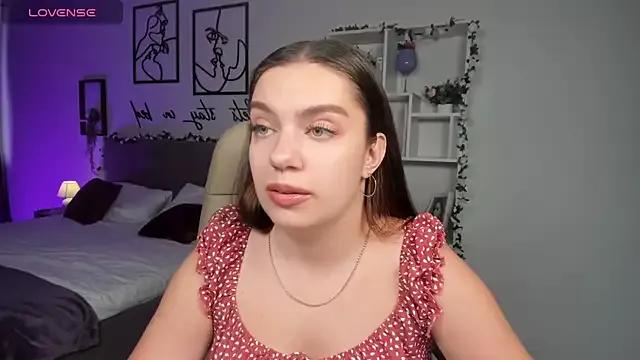 DaniellaLovely on StripChat