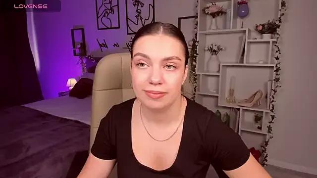 DaniellaLovely on StripChat