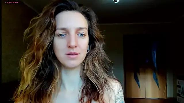 desired_zzoya on StripChat