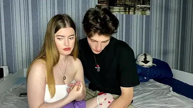 EmiliaCouple on StripChat