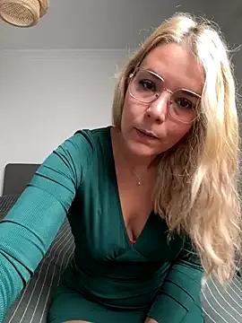 EmyLana on StripChat