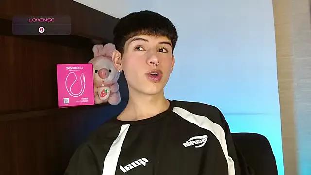 Ezra_Storm on StripChat