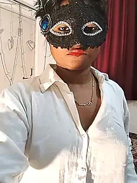 FANTASY_QUEEN_07 — Oil show