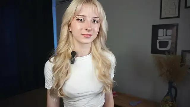 FridaAaberg on StripChat