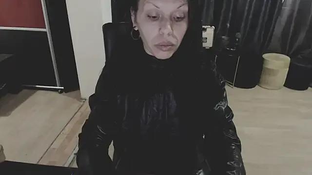 GoldenSasha on StripChat