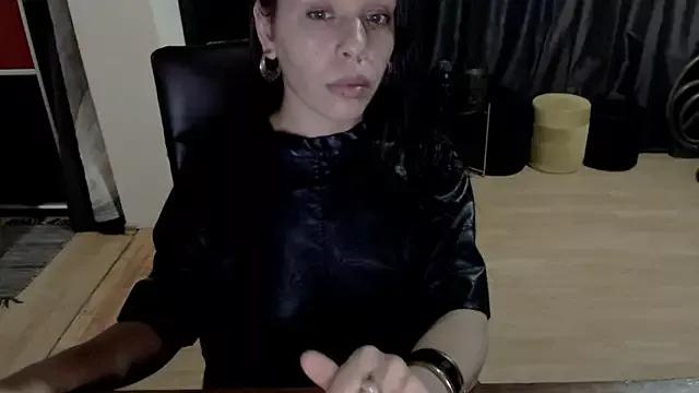 GoldenSasha on StripChat