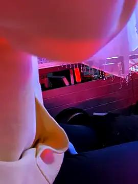 gurlnips on StripChat