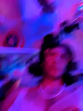 gurlnips on StripChat