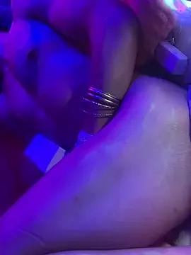 gurlnips on StripChat