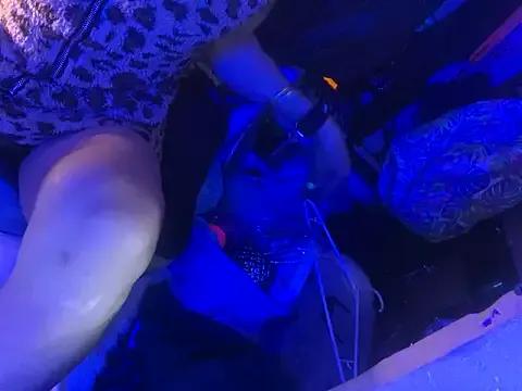 gurlnips on StripChat