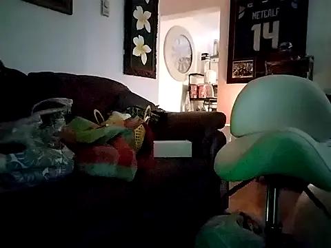 gurlnips on StripChat