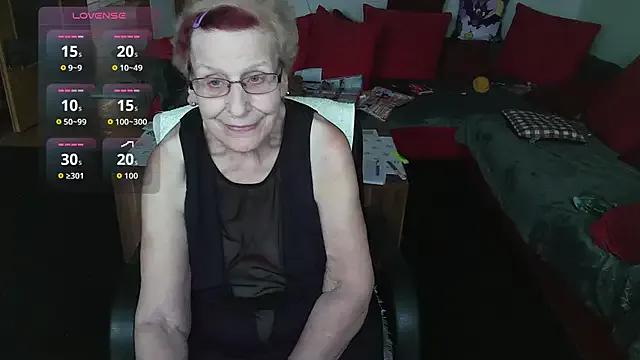 HeisseomaOriginal on StripChat