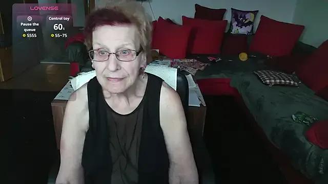 HeisseomaOriginal on StripChat