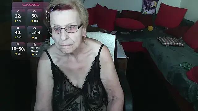 HeisseomaOriginal on StripChat