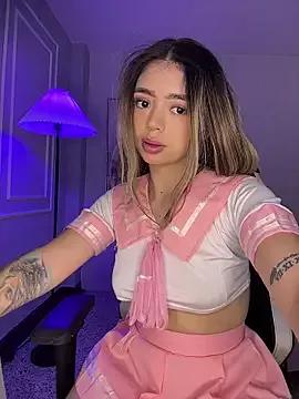 HoneyMollyX on StripChat