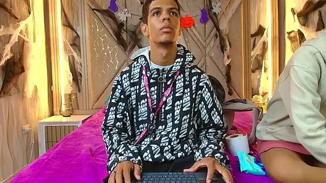 Hotcouple_222 on StripChat