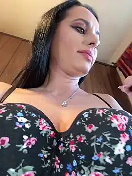 Hotmomcheckk_ on StripChat