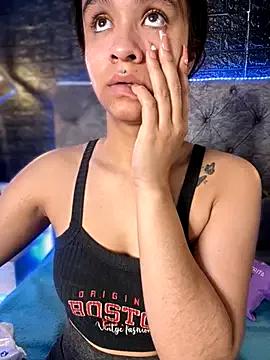 Isabella-Teen on StripChat