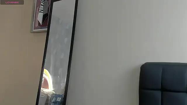 isabella_milf_ on StripChat