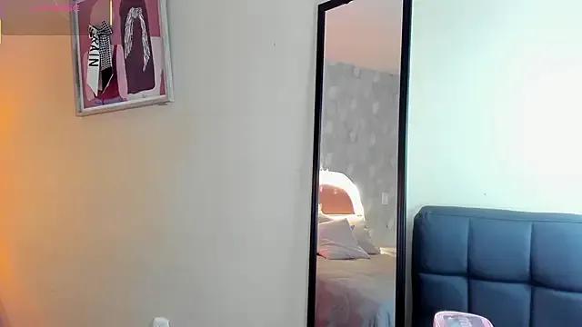 isabella_milf_ on StripChat