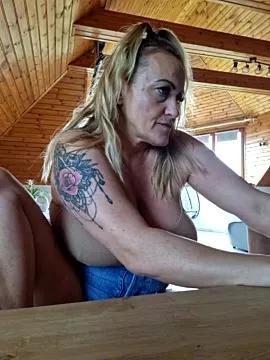 Isabellaa04 on StripChat