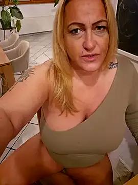 Isabellaa04 on StripChat